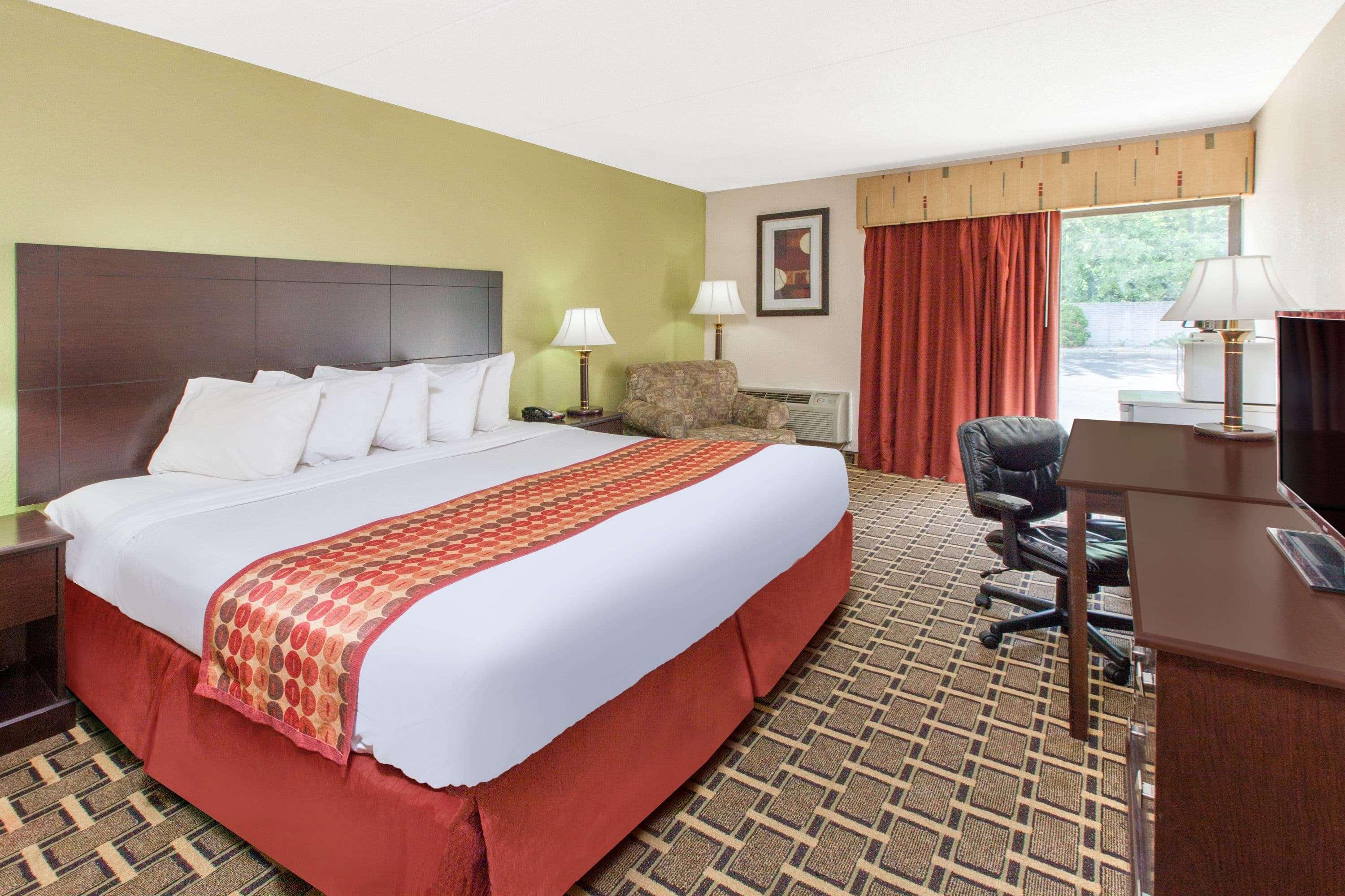 Days Inn & Suites By Wyndham Madison Heights Mi Zewnętrze zdjęcie