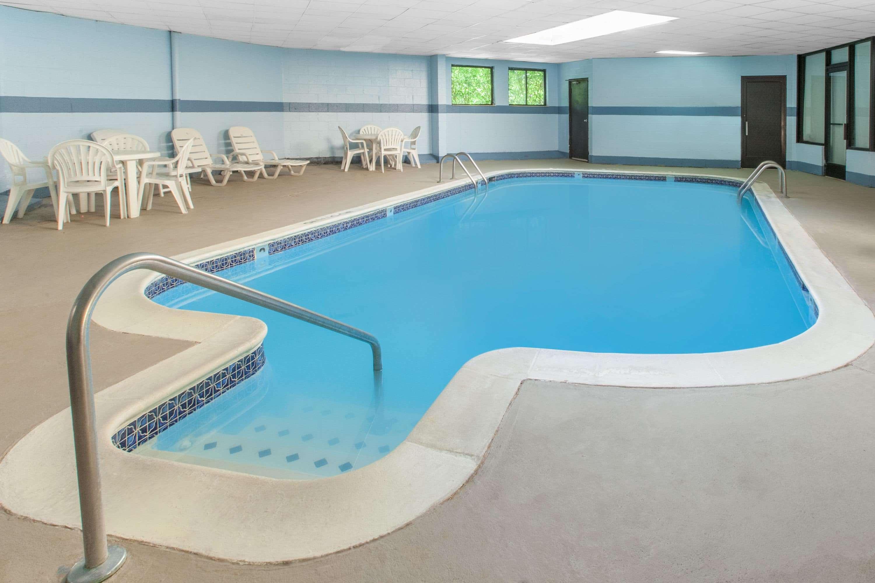 Days Inn & Suites By Wyndham Madison Heights Mi Zewnętrze zdjęcie