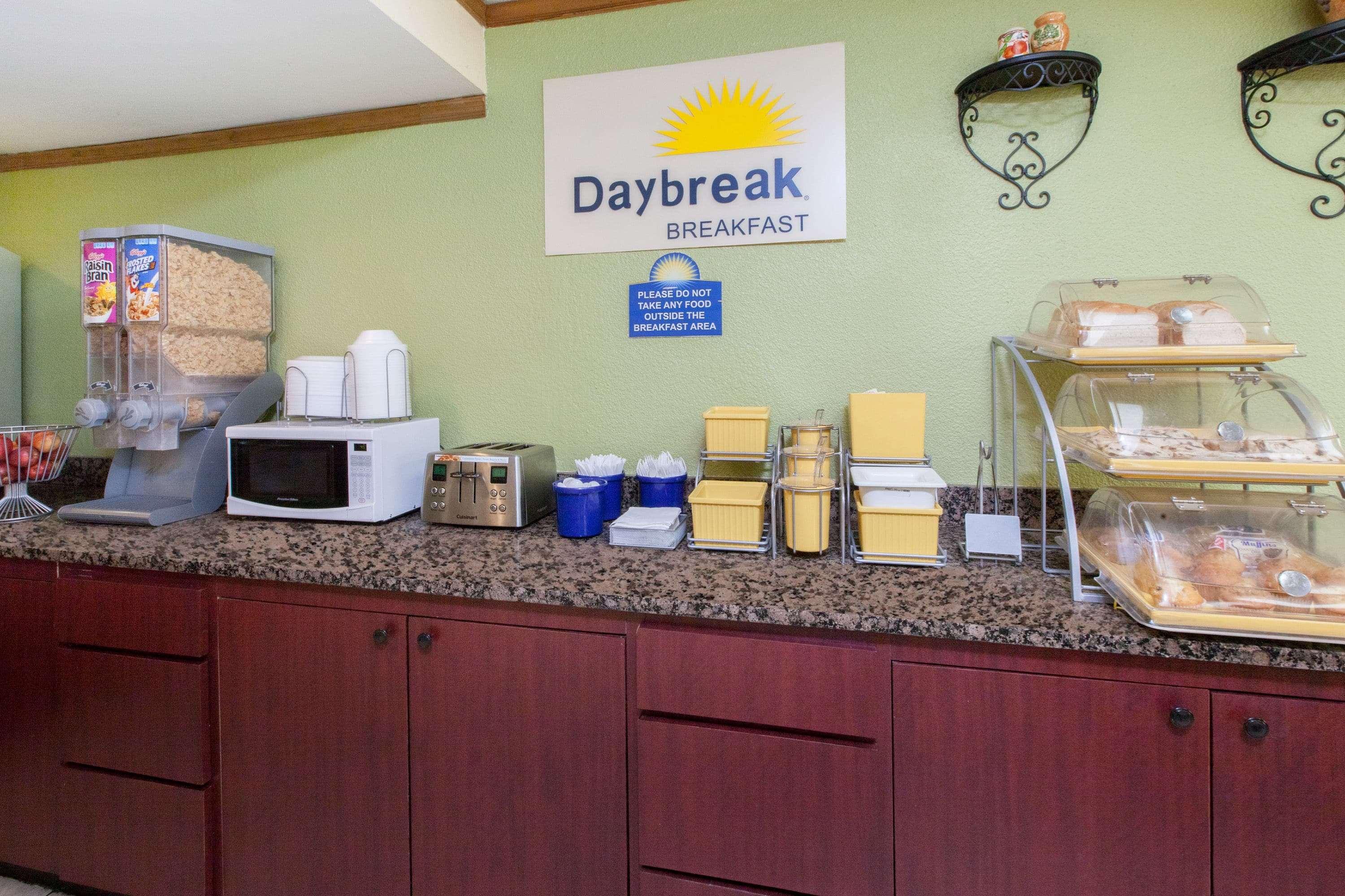 Days Inn & Suites By Wyndham Madison Heights Mi Zewnętrze zdjęcie