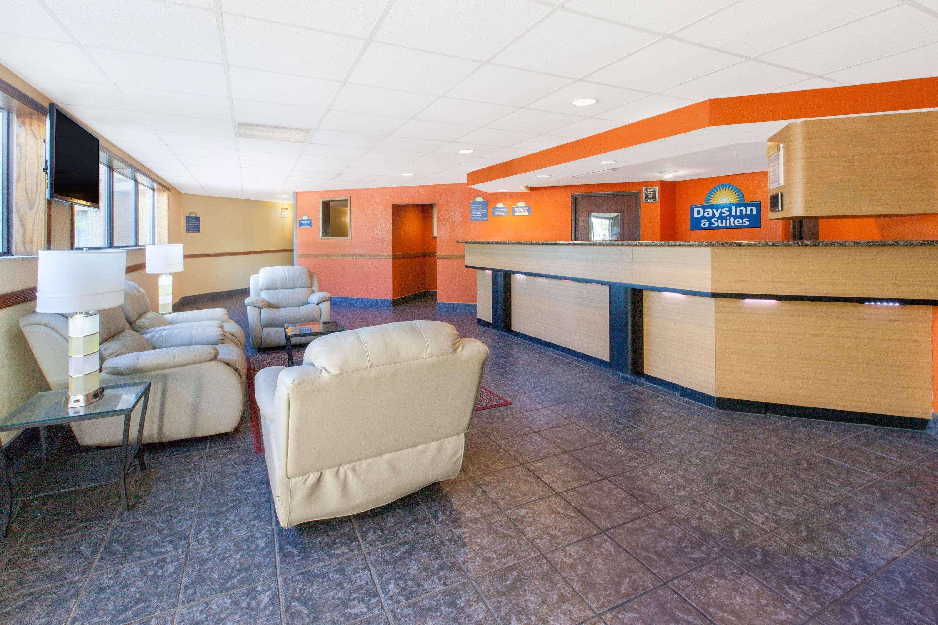Days Inn & Suites By Wyndham Madison Heights Mi Zewnętrze zdjęcie