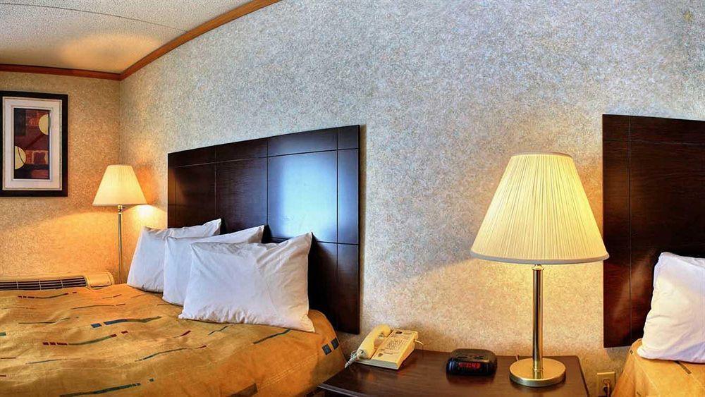 Days Inn & Suites By Wyndham Madison Heights Mi Zewnętrze zdjęcie