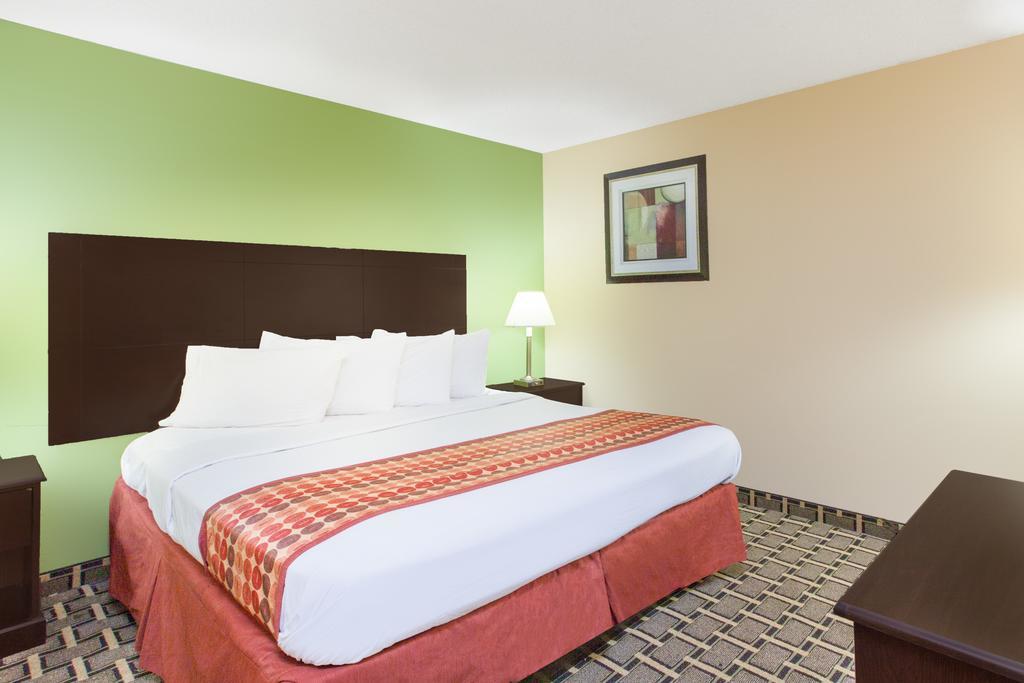 Days Inn & Suites By Wyndham Madison Heights Mi Zewnętrze zdjęcie