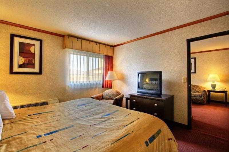 Days Inn & Suites By Wyndham Madison Heights Mi Zewnętrze zdjęcie