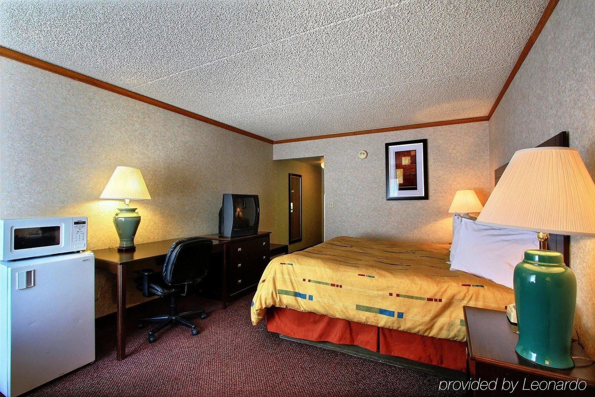 Days Inn & Suites By Wyndham Madison Heights Mi Zewnętrze zdjęcie