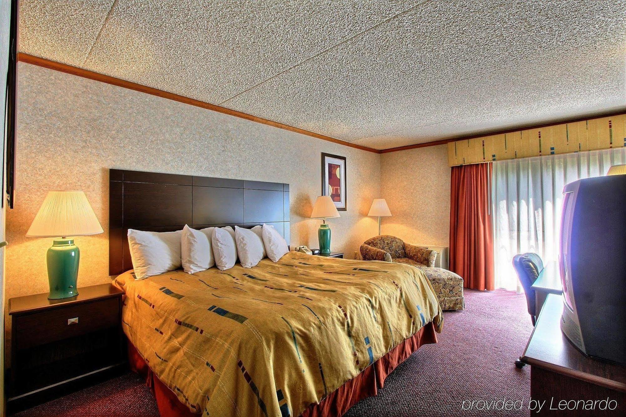 Days Inn & Suites By Wyndham Madison Heights Mi Zewnętrze zdjęcie