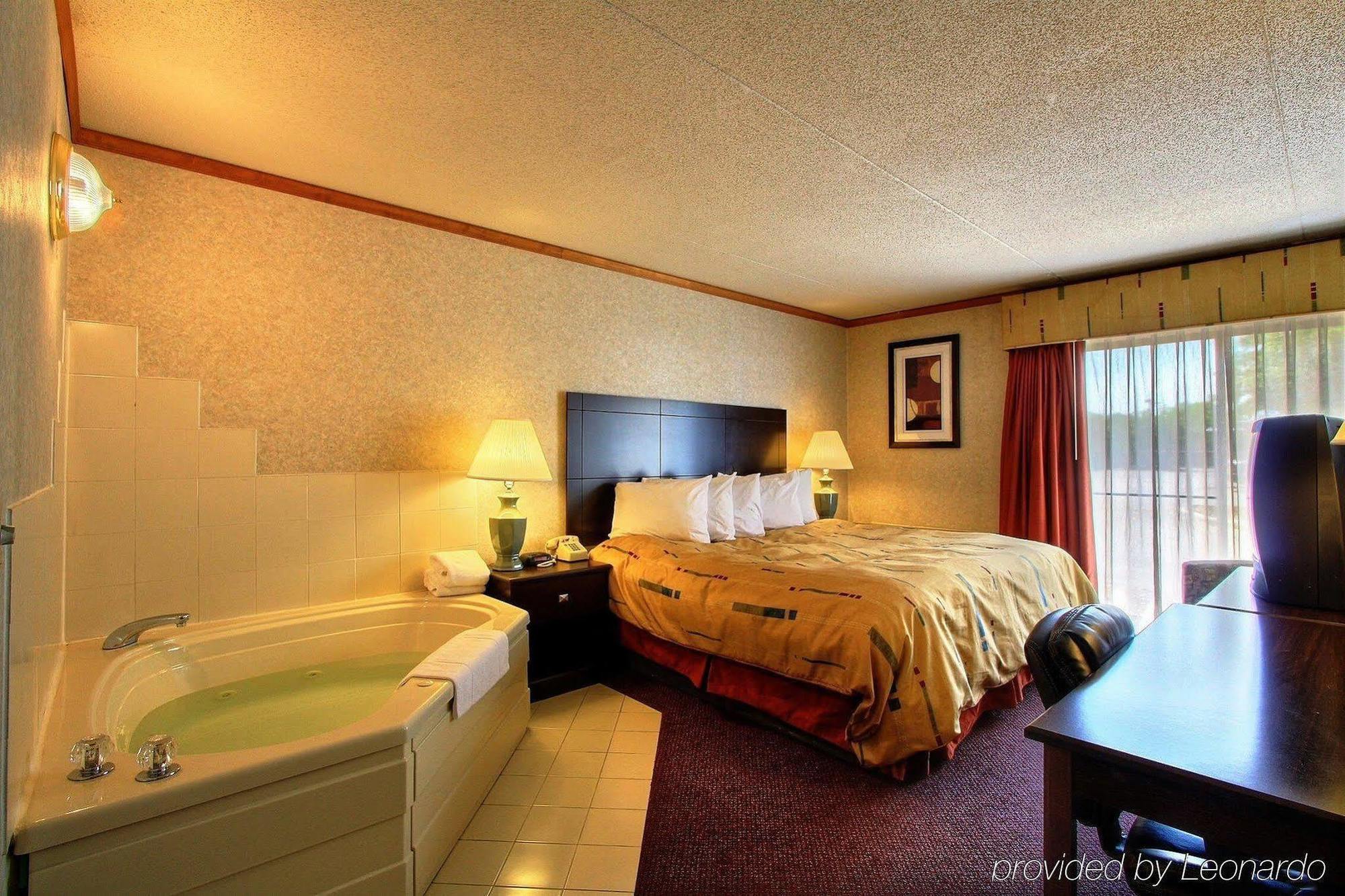 Days Inn & Suites By Wyndham Madison Heights Mi Zewnętrze zdjęcie